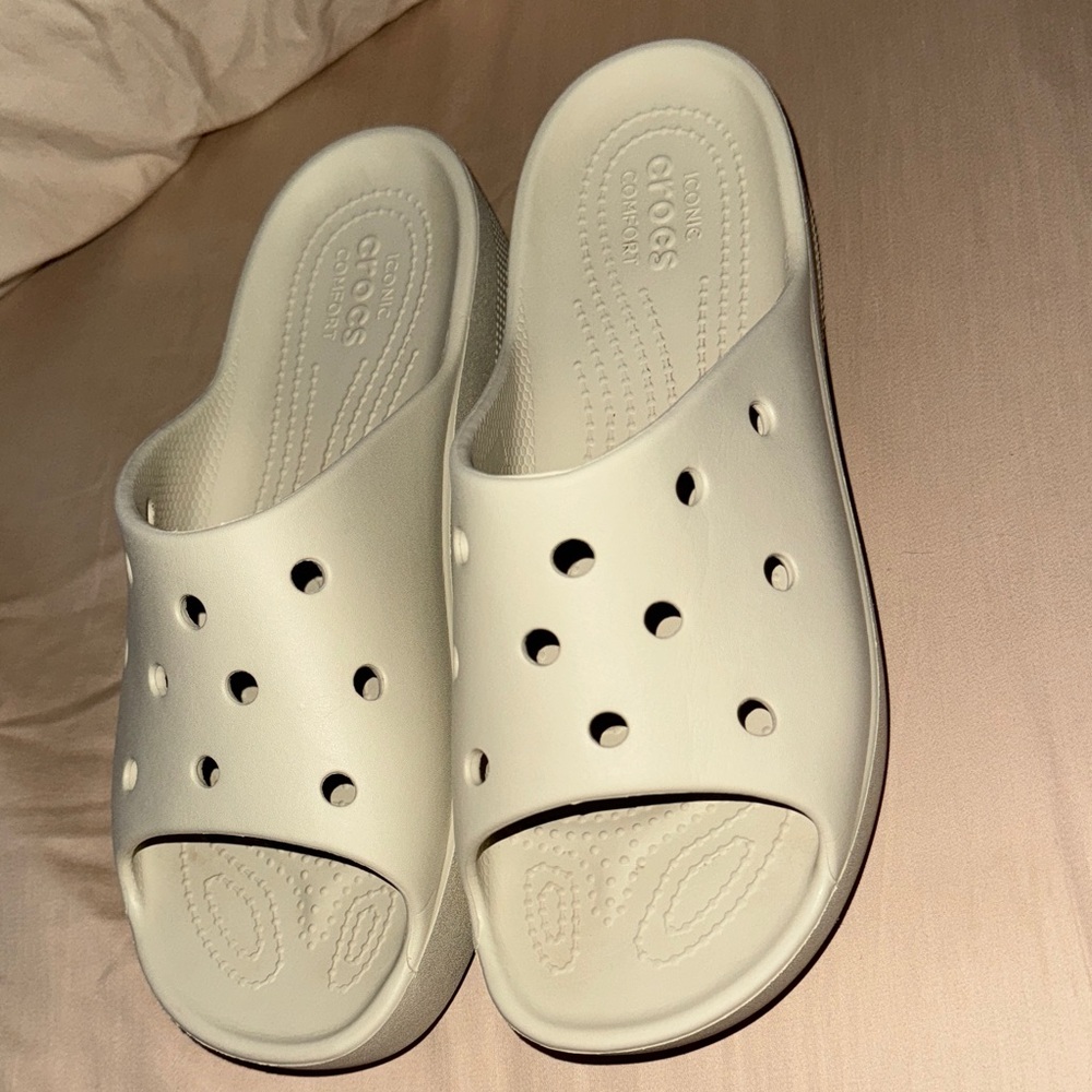 CROCS Cream Slide Sandals